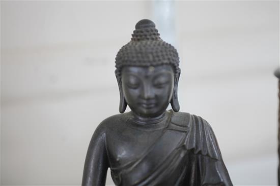 A Chinese bronze seated figure of Buddha Shakyamuni, 18th/19th century, total height 18.5cm